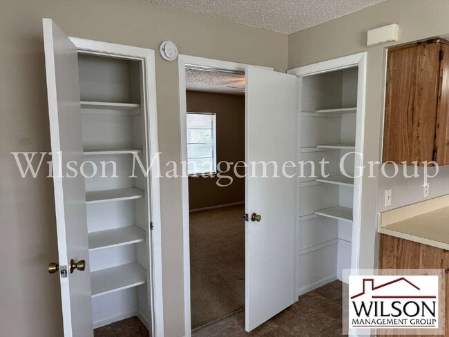 Building Photo - 701 Kings Cove Ct