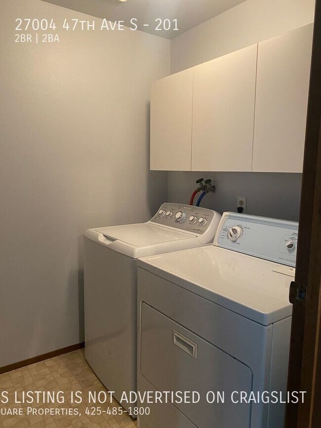 Building Photo - Great Location in Kent! 2-Bedroom Townhous...