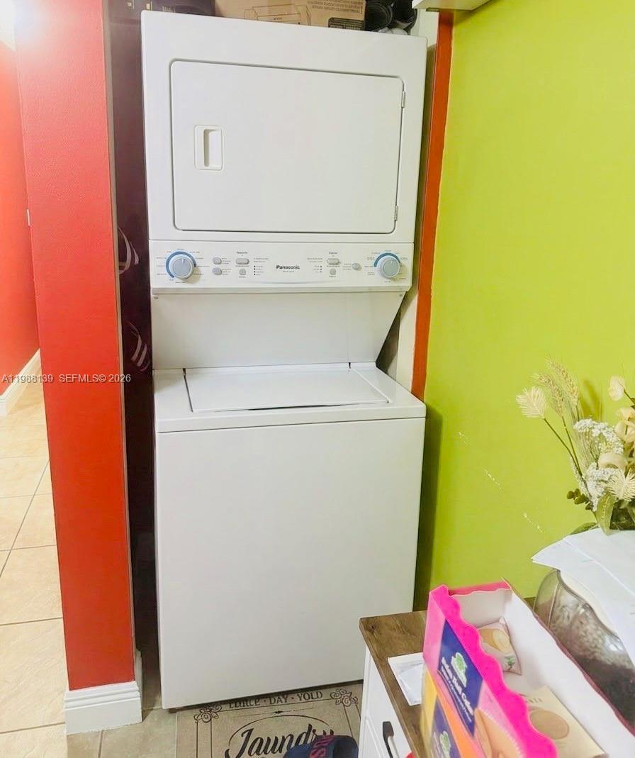 Building Photo - 550 SW 115th Ave