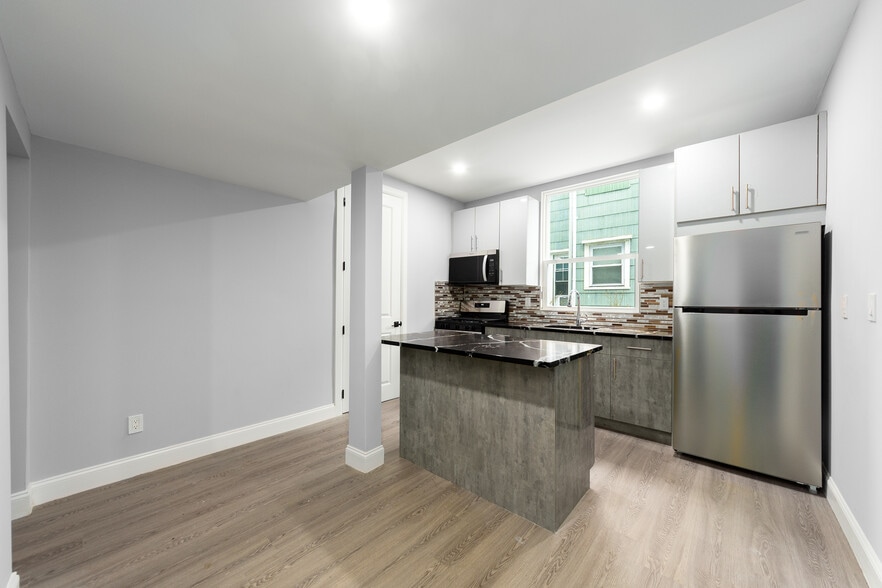 Building Photo - 222 Primrose Ave