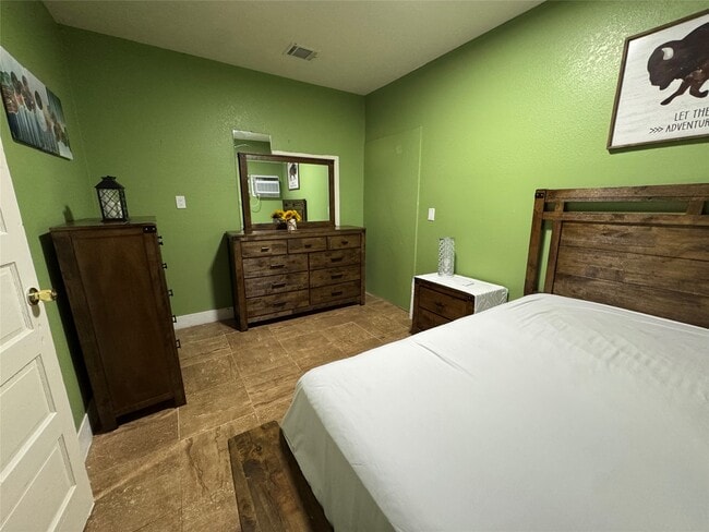 Building Photo - 411 W Pearce St