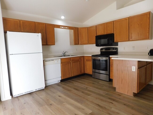 Building Photo - Duplex in Family Friendly Neighborhood