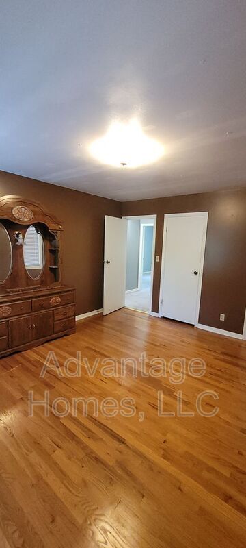 Building Photo - 8914 Grandview Dr