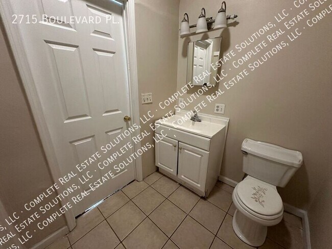 Building Photo - 2715 Boulevard Pl