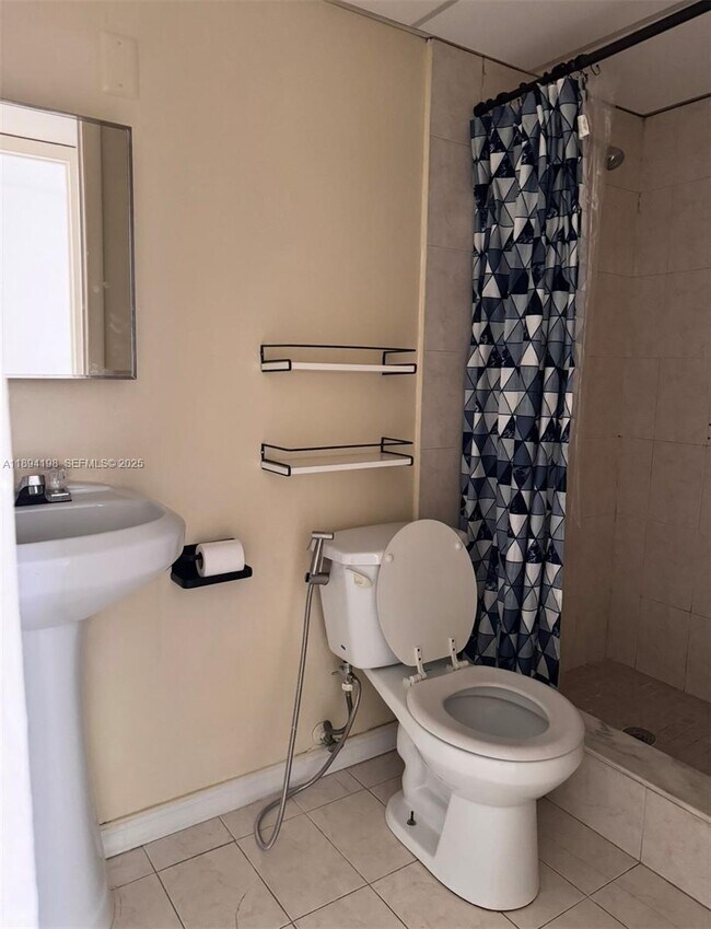 Building Photo - 6055 W 19th Ave