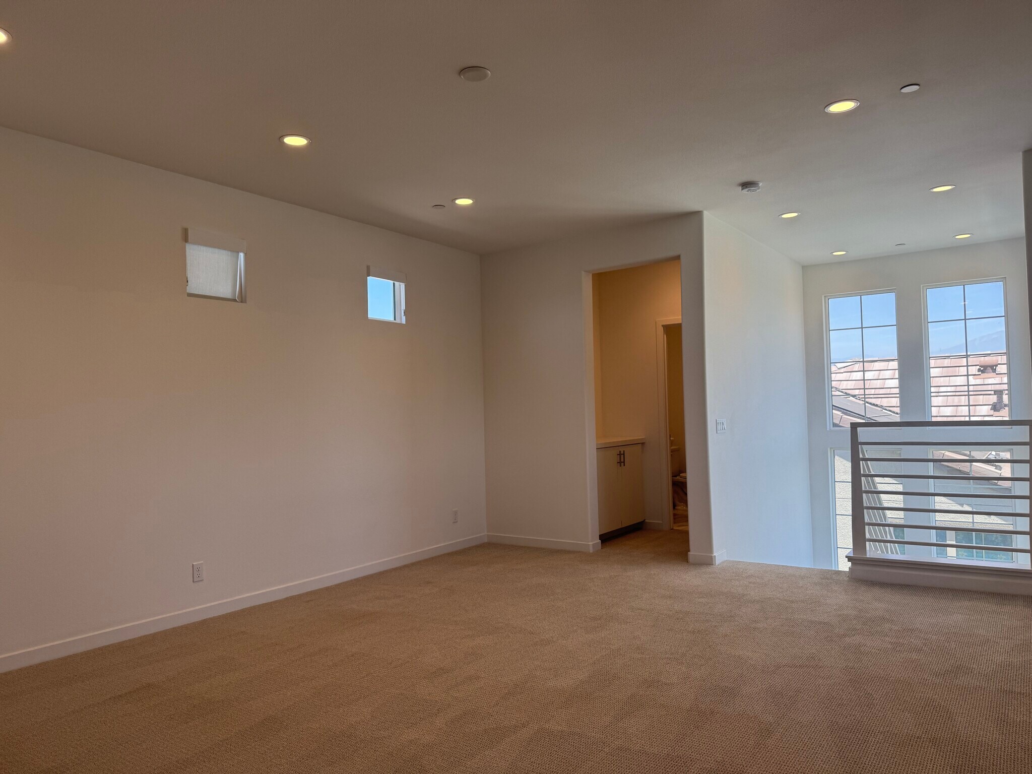 3rd Floor - 16216 Hollyhock Ave