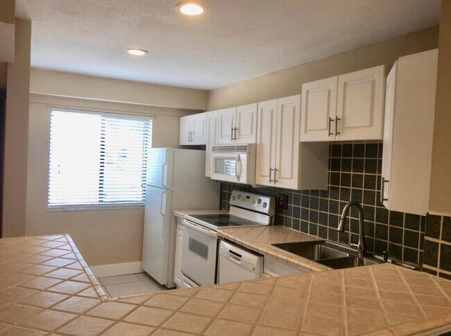 Building Photo - 139 Sparrow Dr