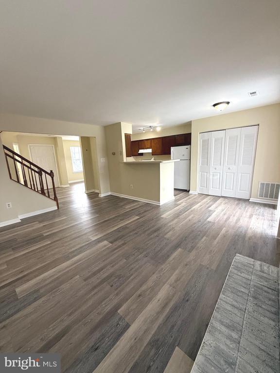 Building Photo - 409 Wind Ridge Dr