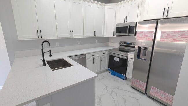 Building Photo - 826 Middleton Dr SW