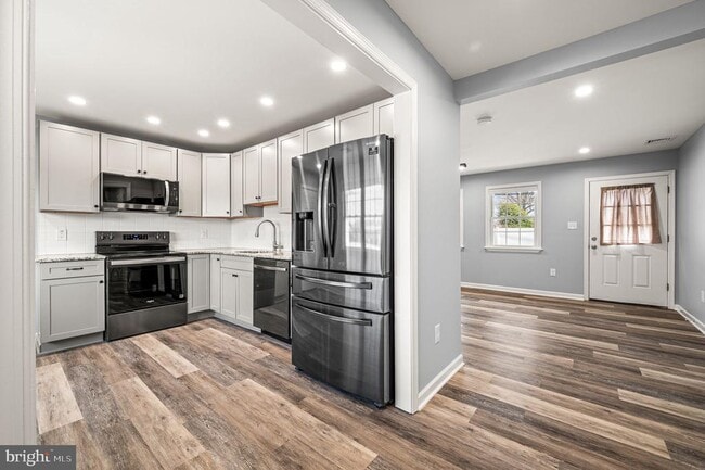 Building Photo - 34 Shepherd Ln