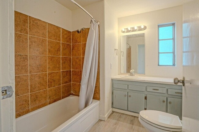 Building Photo - 2765 Applewood Dr