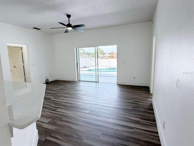 Building Photo - 906 Berwick Dr