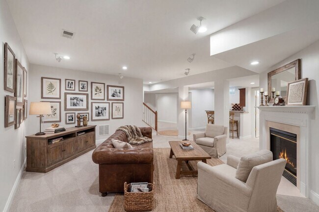 Building Photo - Stunning 4 level detached home close to the Mosaic District in Fairfax!