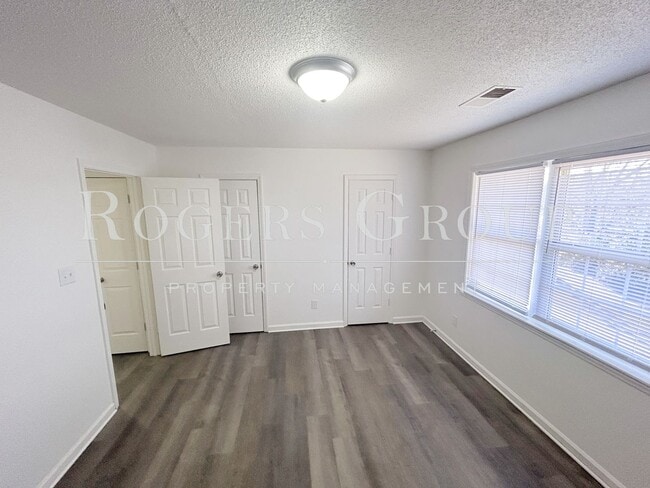 Building Photo - #450 - 228-230 Wilmington Ave Duplex