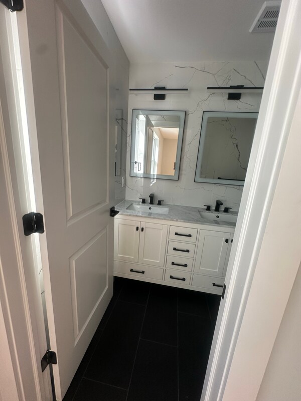 Building Photo - 62 Hillside Ave