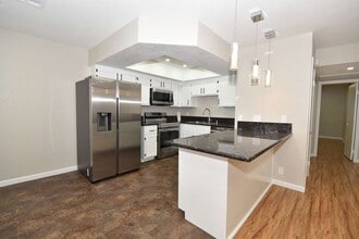 Building Photo - Stunning 2-Bedroom Condo 2nd Floor at The Lakes!
