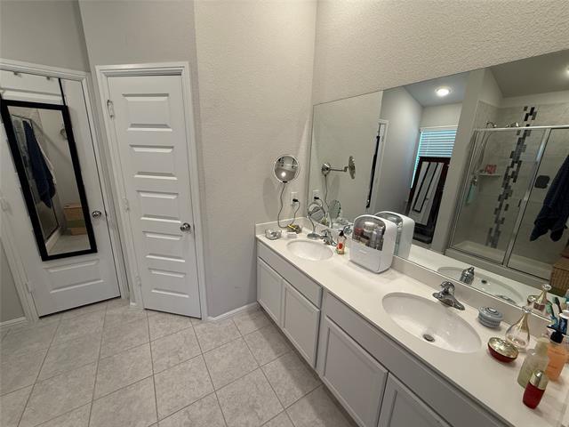 Building Photo - 8000 Larch Ln