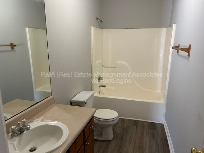 Building Photo - 133 Realty St