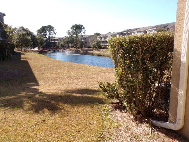 Building Photo - 4 Bedroom Townhome Located In Allenwood