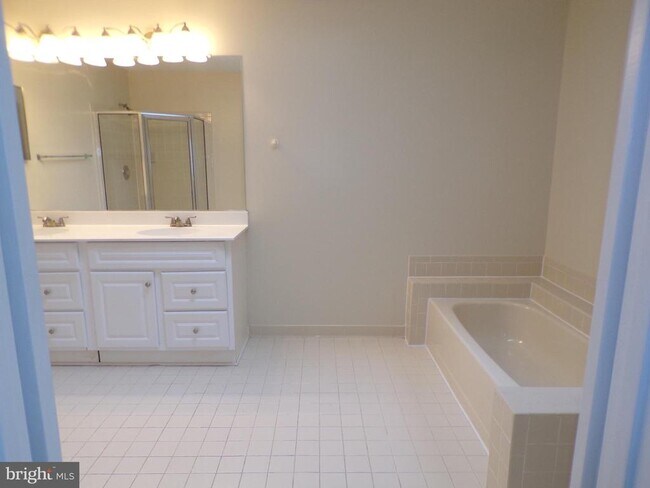 Building Photo - 8305 Ridge Crossing Ln