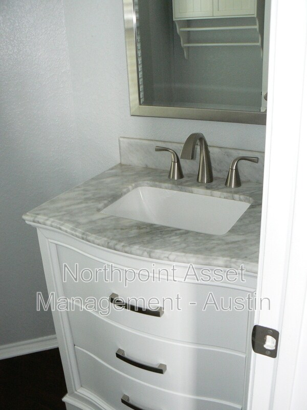 Building Photo - 1701 Yucca Ln