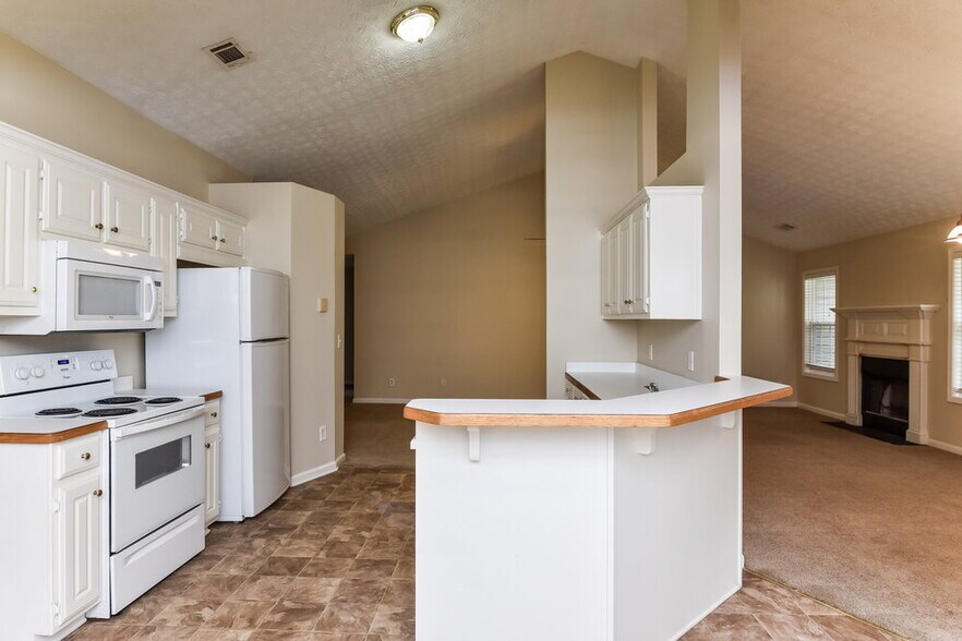 Building Photo - 3600 Biltmore Oaks Dr SE