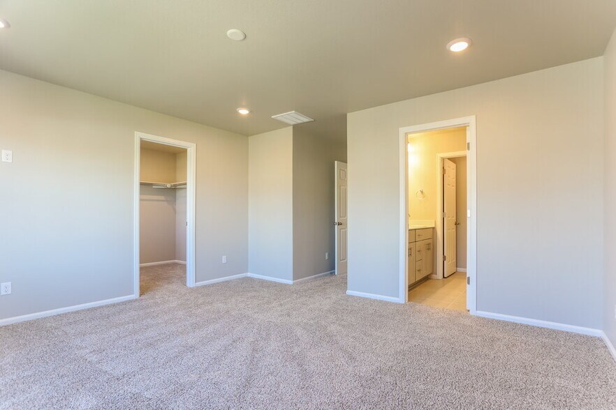 Building Photo - 849 Tarragon Rd