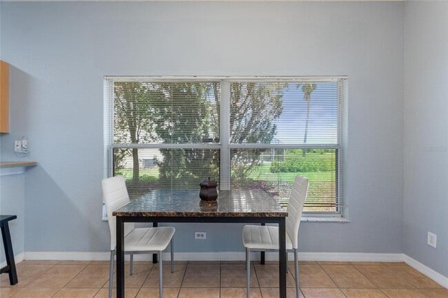 Building Photo - 546 Windsor Pl