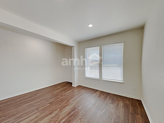 Building Photo - 211 Pebble Creek Run