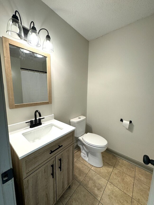 Building Photo - Adorable home located in Southwest side of Jacksonville