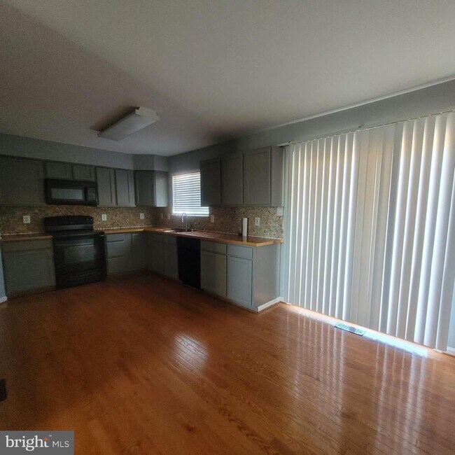 Building Photo - 10918 Pope St