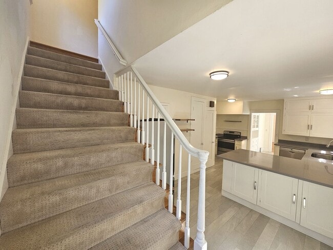 Building Photo - 4-Bedroom Single Family Home in Palo Alto-  lease take over