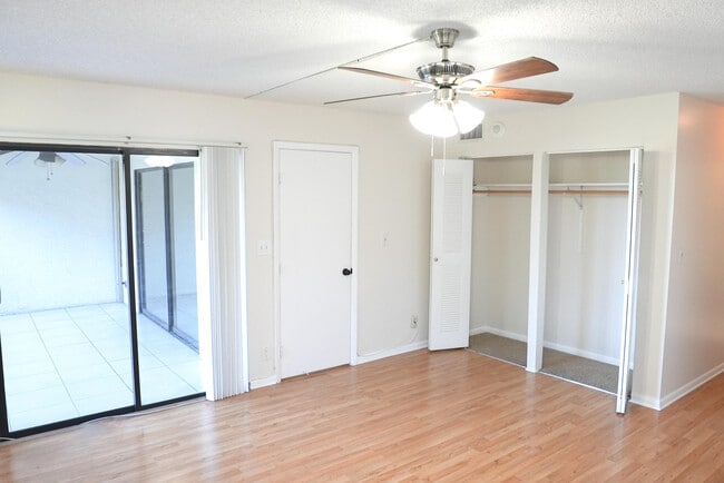 Building Photo - 2112 S Cypress Bend Dr