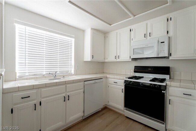 Building Photo - 356 Seine Way