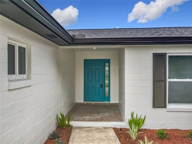 Building Photo - 8676 Hillside Dr