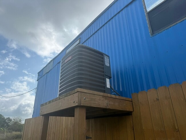 Building Photo - 428 15th St