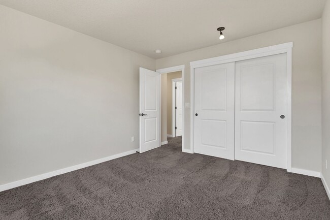 Building Photo - Spacious 4BR/3BA in Beaverton
