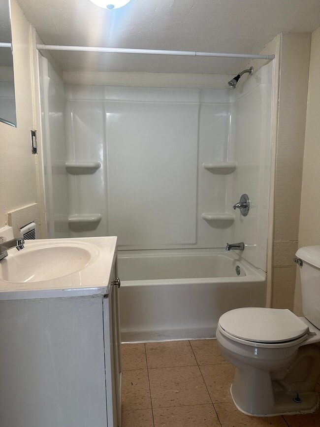 Building Photo - 434 N Kent St