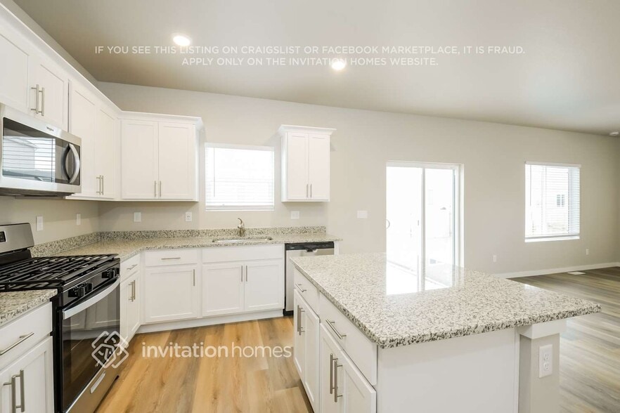 Building Photo - 7203 Dolores Ave