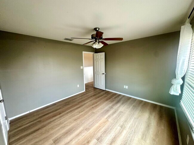 Building Photo - 3405 Cuatro Vientos Dr