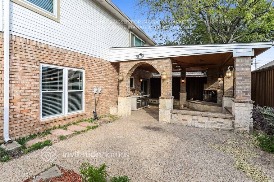 Building Photo - 18786 Vista Del Sol