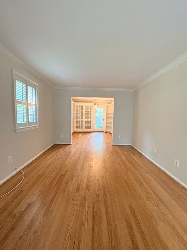 Building Photo - 6718 Kenwood Forest Ln