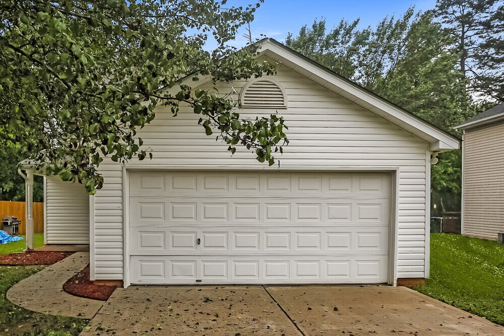 Building Photo - 6207 Day Lilly Ln
