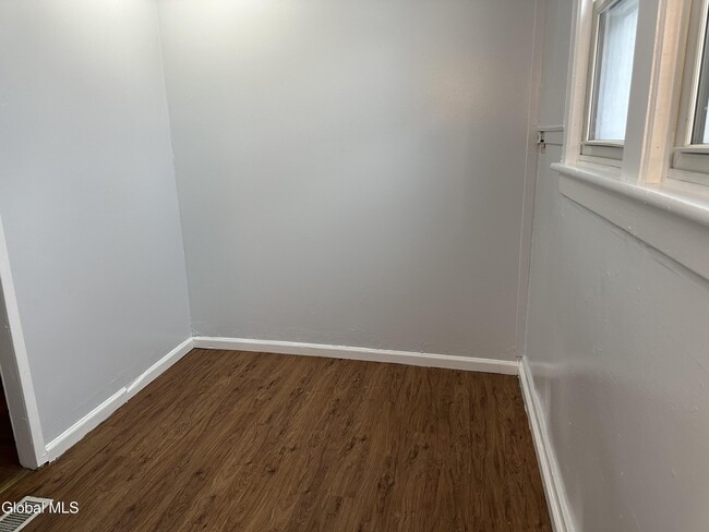 Building Photo - 1213 State St