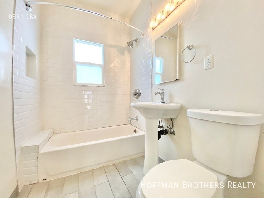 Building Photo - 832 N Alta Vista Blvd