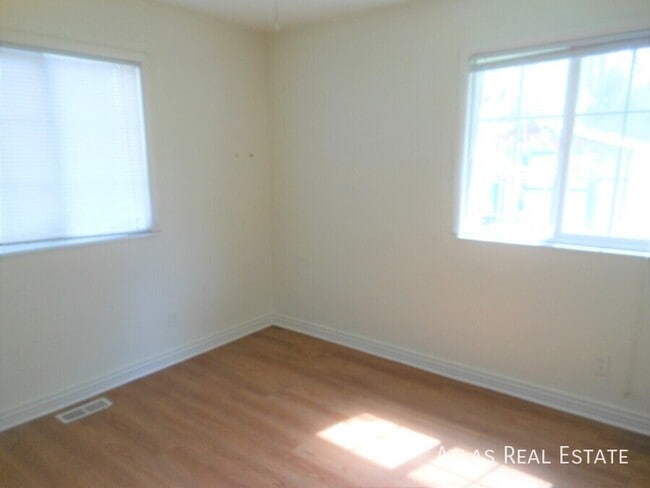 Building Photo - 5560 Yuba Way