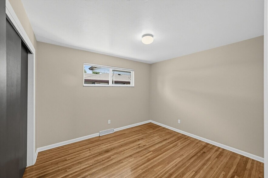 Building Photo - 1055 S Dale Ct