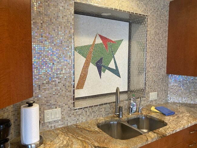 Building Photo - 1201 Main Ave