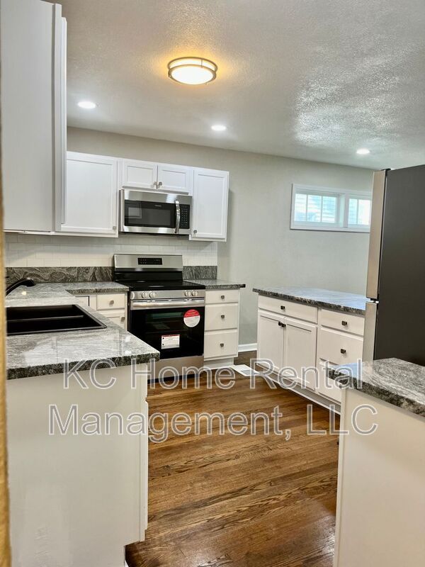 Building Photo - 4514 Monroe Ave