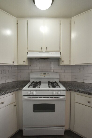 Building Photo - 5921 Whitsett Ave